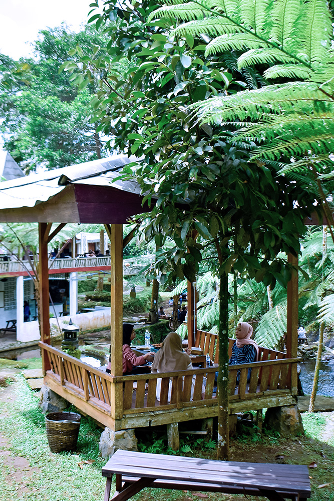 nyaman buat acara arisan, gathering di gazebo Gurau baturraden